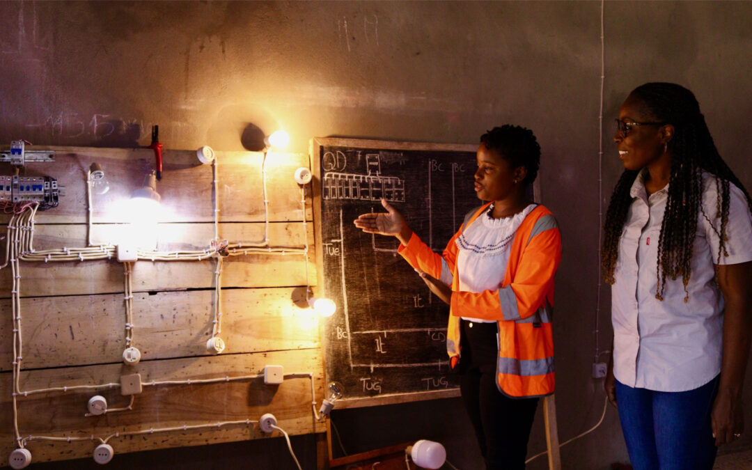 Training program moves local Mozambique youth closer to dream jobs, career opportunities. 