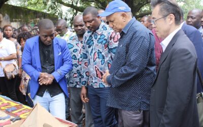 Sofala Province officials inaugurate classrooms at Nhandar Primary School.