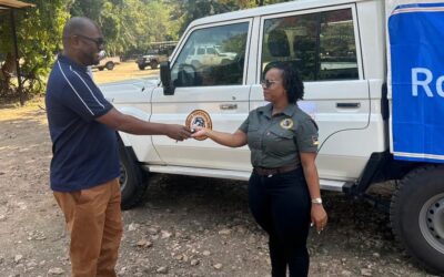 Rotary clubs donate emergency vehicle to Gorongosa mobile health brigades.