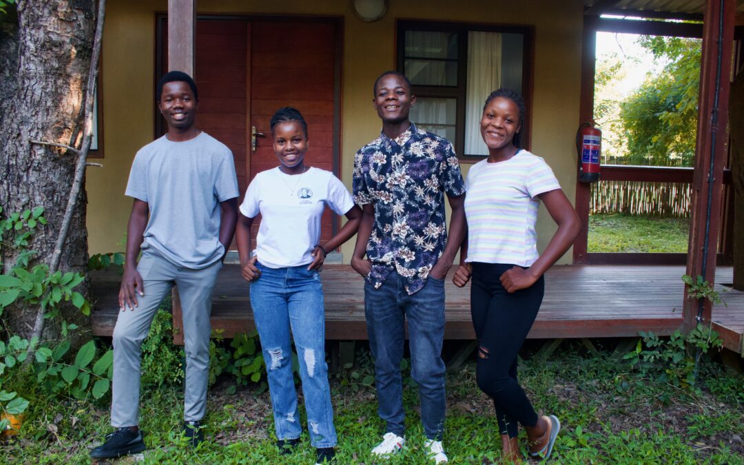 New trainees join the Gorongosa Science class